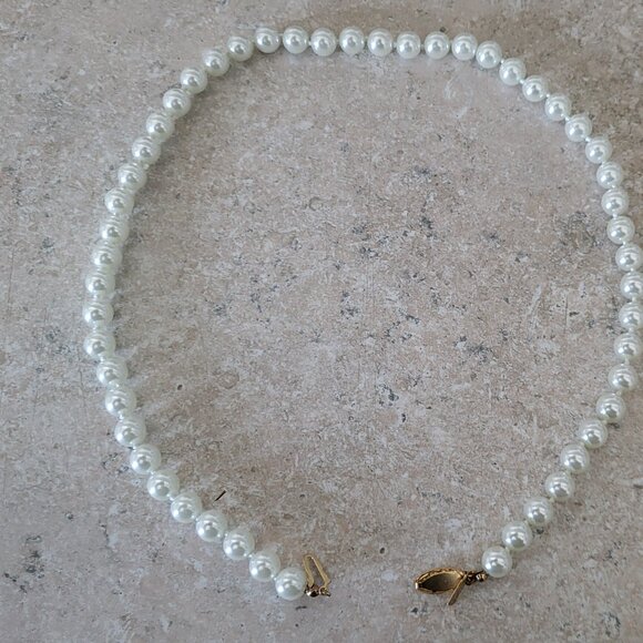 VINTAGE REVLON FAUX PEARL NECKLACE - Picture 10 of 12